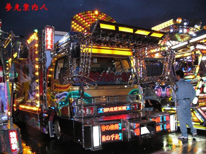 Dekotora: The Ridiculously Decorated Trucks of Japan | Amusing Planet
